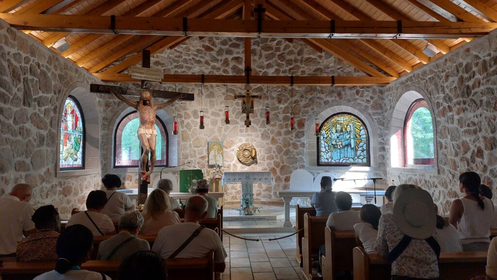 Adoração capela Oásis da Paz Medjugorje