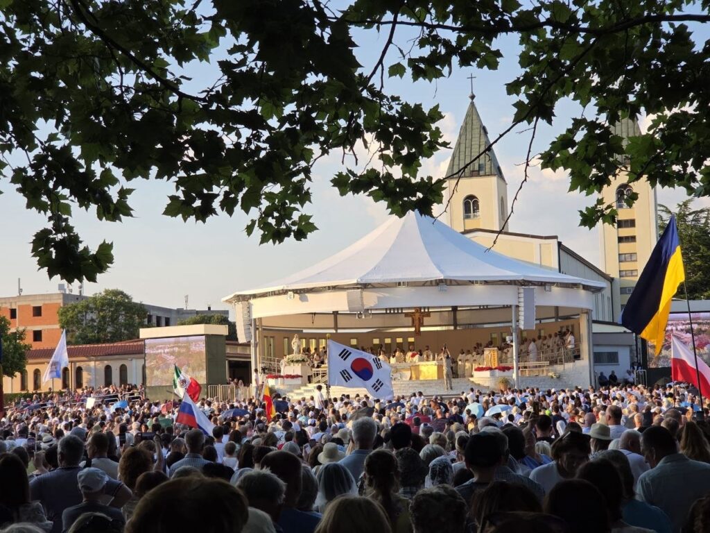 paroquia Missa Eucaristia Igreja Medjugorje